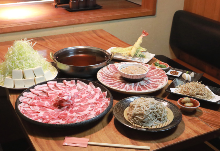 主役が喜ぶお祝いに【春の歓送迎会◆2時間飲み放題】芋豚と鴨とつみれのネギしゃぶと春菜天ぷらと十割そば