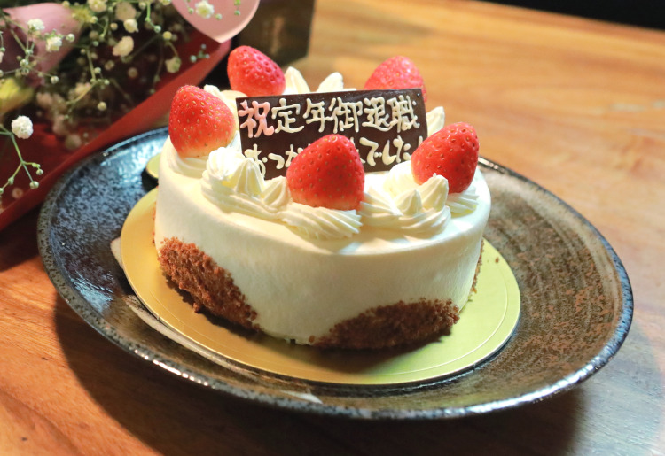 【記念日ケーキ◇お祝いや労いのメッセージを添えてご提供】誕生日や記念日、送別会に、主役が喜ぶ贈り物を