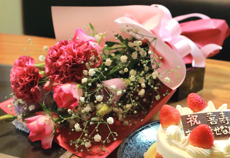 【記念日花束◇主役のパーソナルカラーの花束をご用意】誕生日や記念日、送別会に、主役が喜ぶ贈り物を