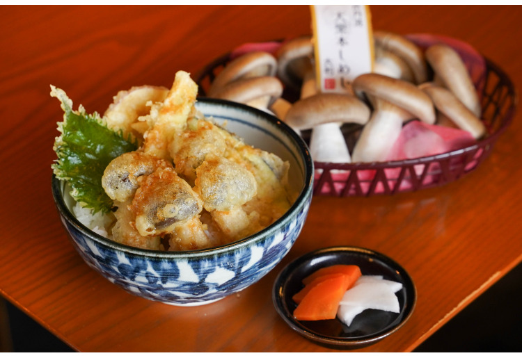 大黑しめじと野菜天丼