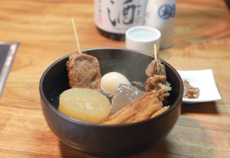 そば出汁で煮込んだ浸み浸みおでん おまかせ５種盛り