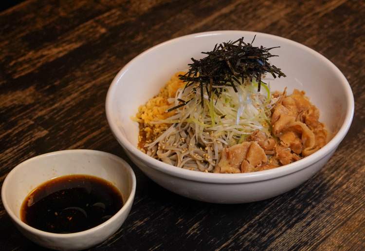 【宅配限定】看板メニュー！十割ぶっかけ黑紅そば　豚