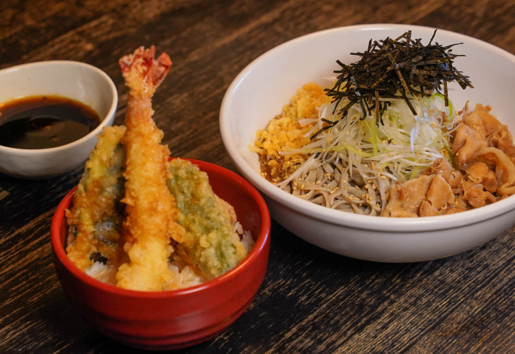 そば屋の天丼は外さない！お蕎麦とのセットがおすすめ！